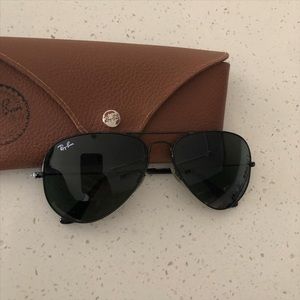 Ray-Ban black aviators